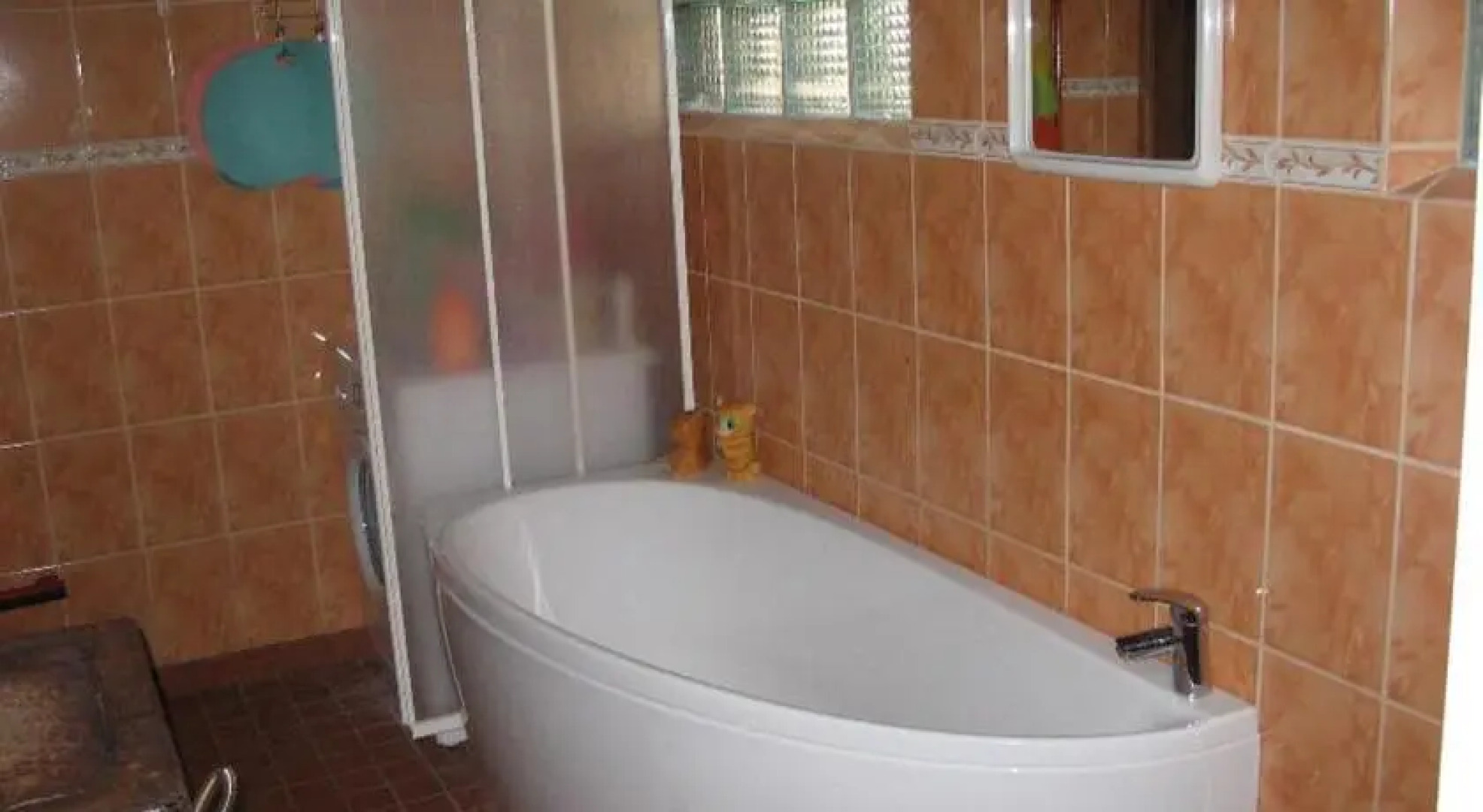 Livonia Holiday House