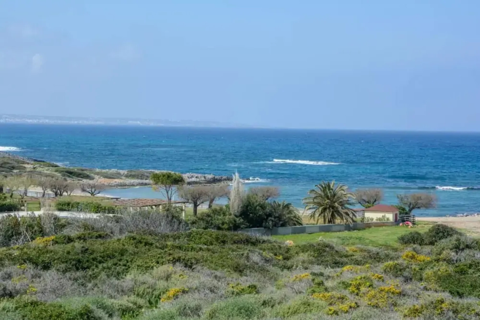 Green Luxury Villa Near The Sea