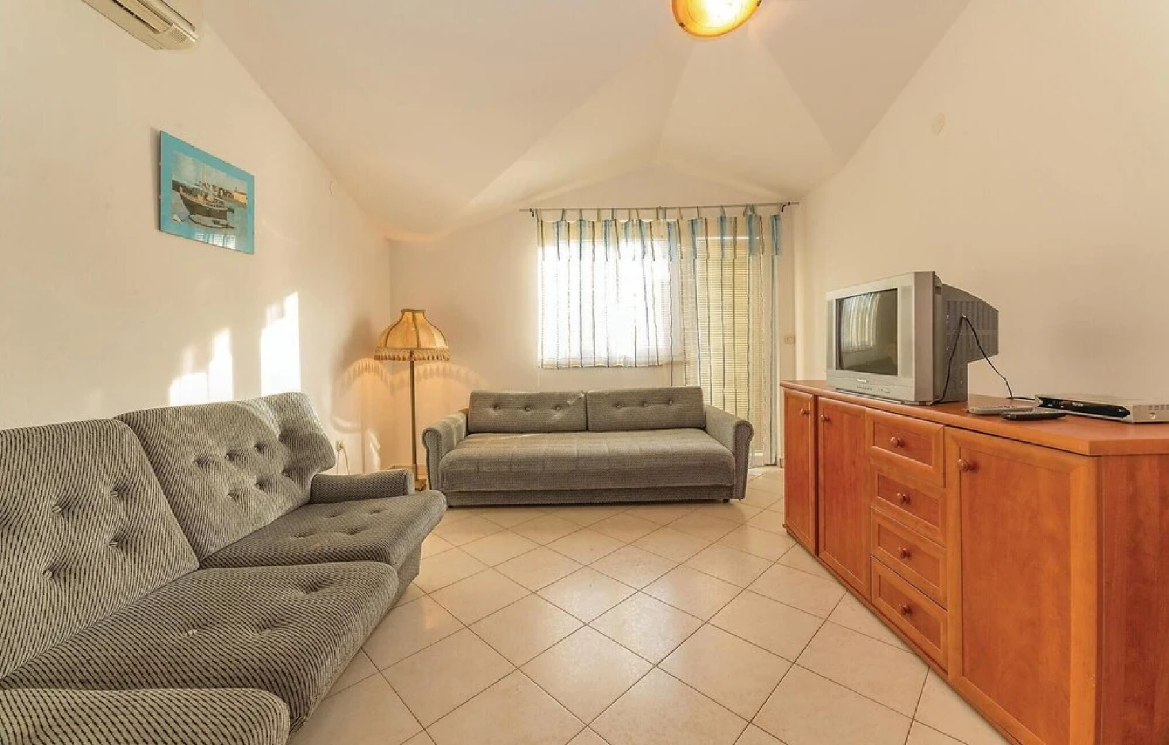 Beautiful Home in Banj With Wifi and 5 Bedrooms