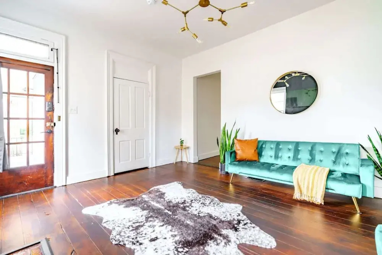 Prime Location Clean Top Rated Free Parking