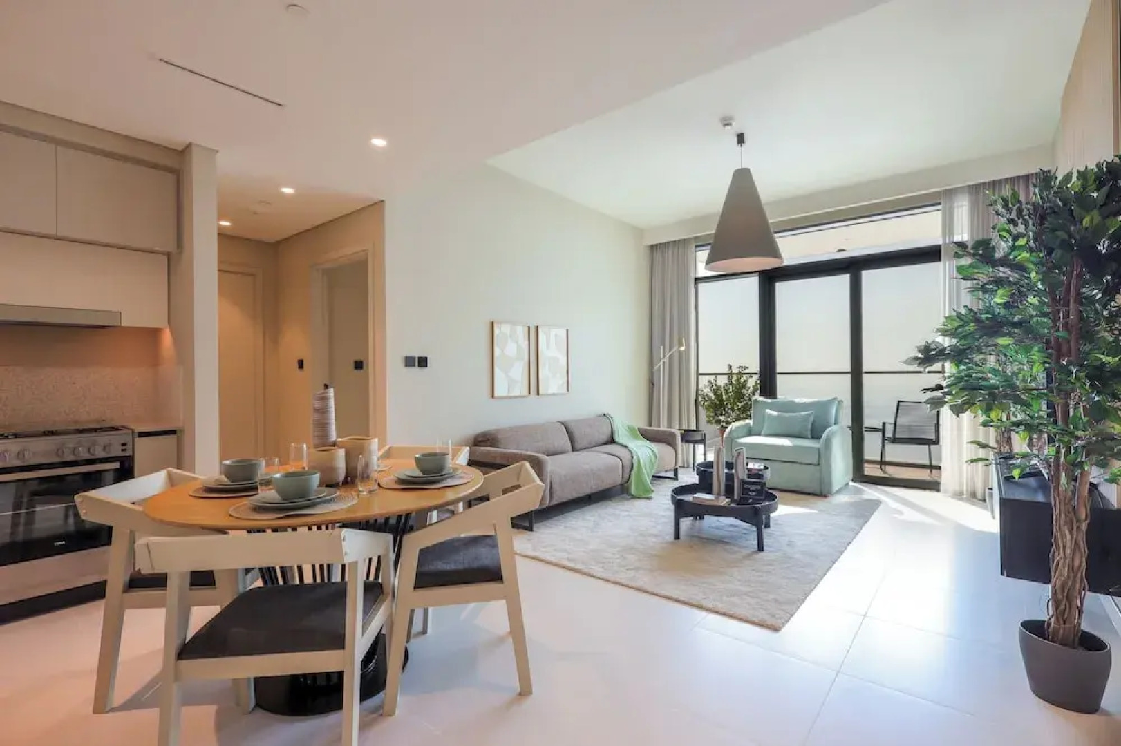 Aya - Exquisite Beachfront 1BR Living in Palm Jumeirah