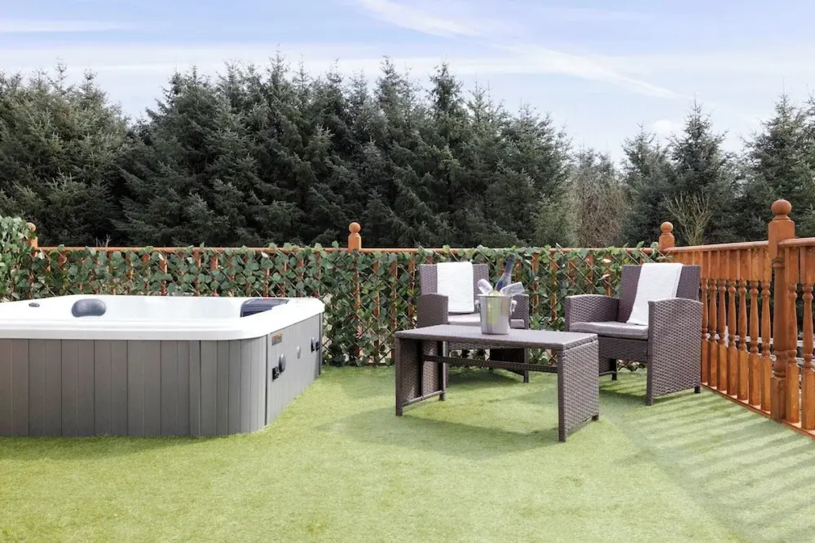 JOIVY Greenknowes Cottage W/ Hot Tub & Fireplace