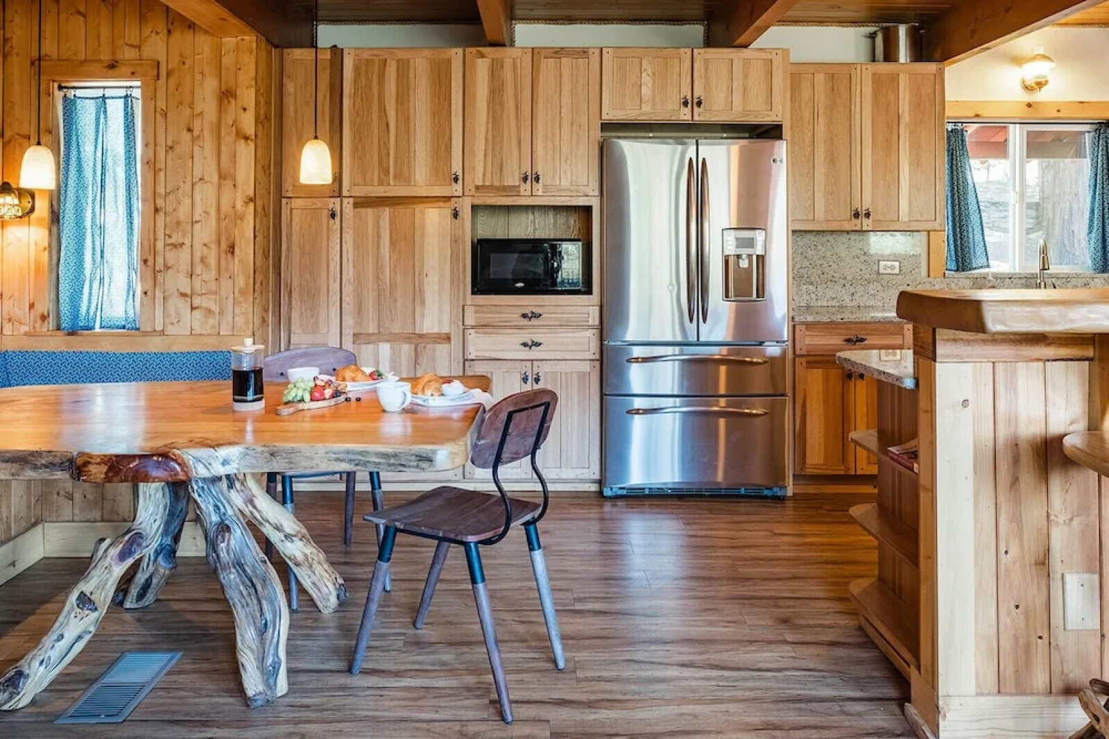 Red House - Minutes to Shaver Lake!