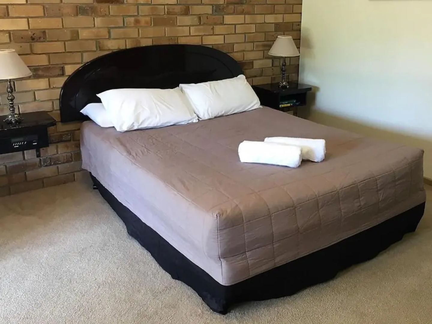 Magdala Motor Lodge & Lakeside Restaurant