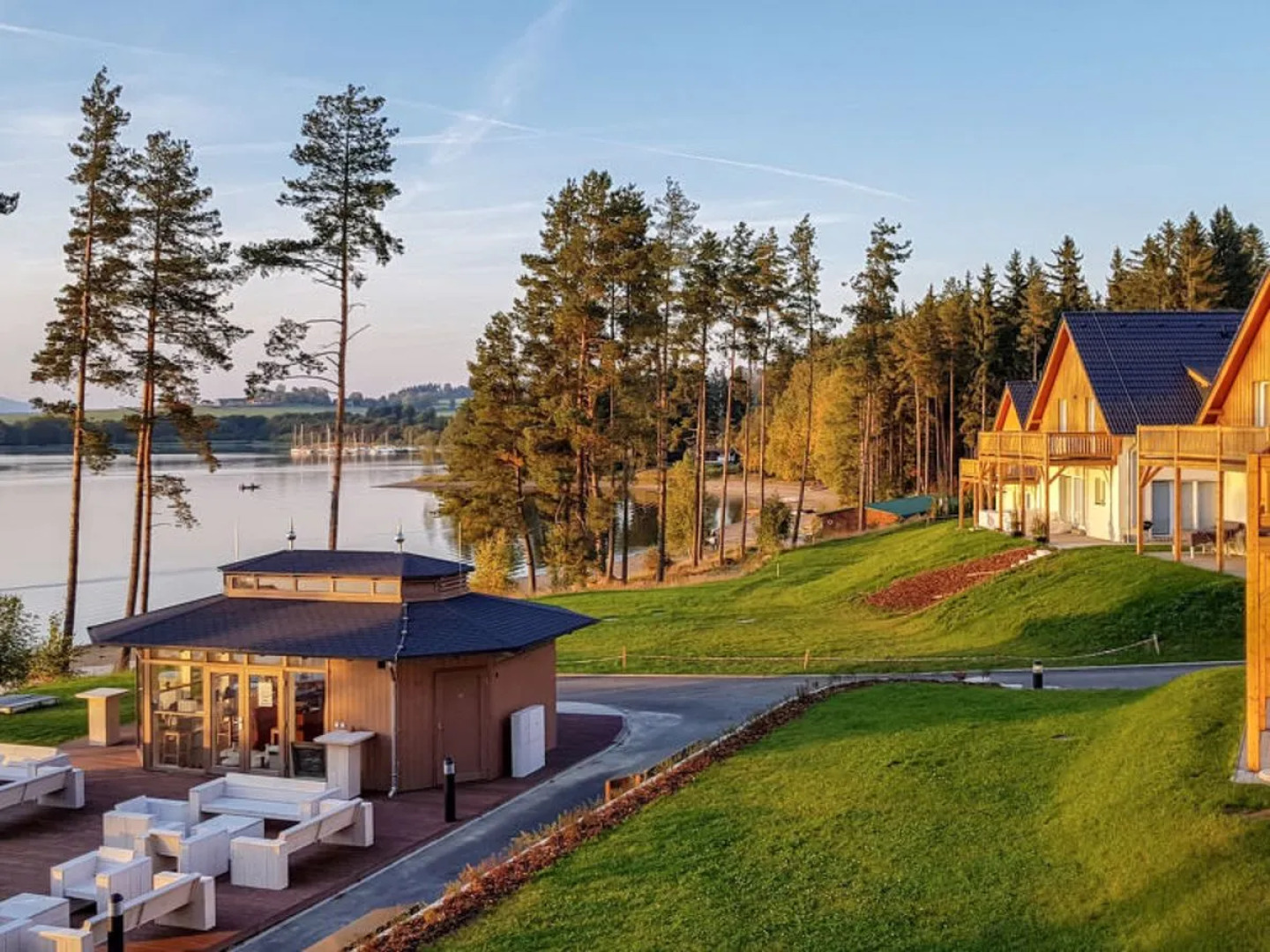 Lakeside Village (+ sauna) 27377