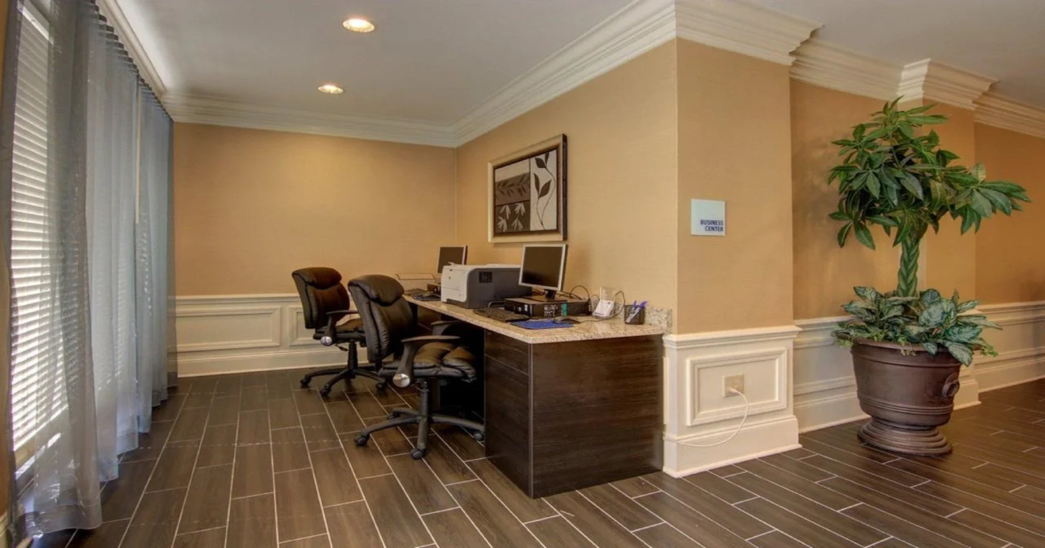 Holiday Inn Express & Suites Alpharetta - Windward Parkway by IHG