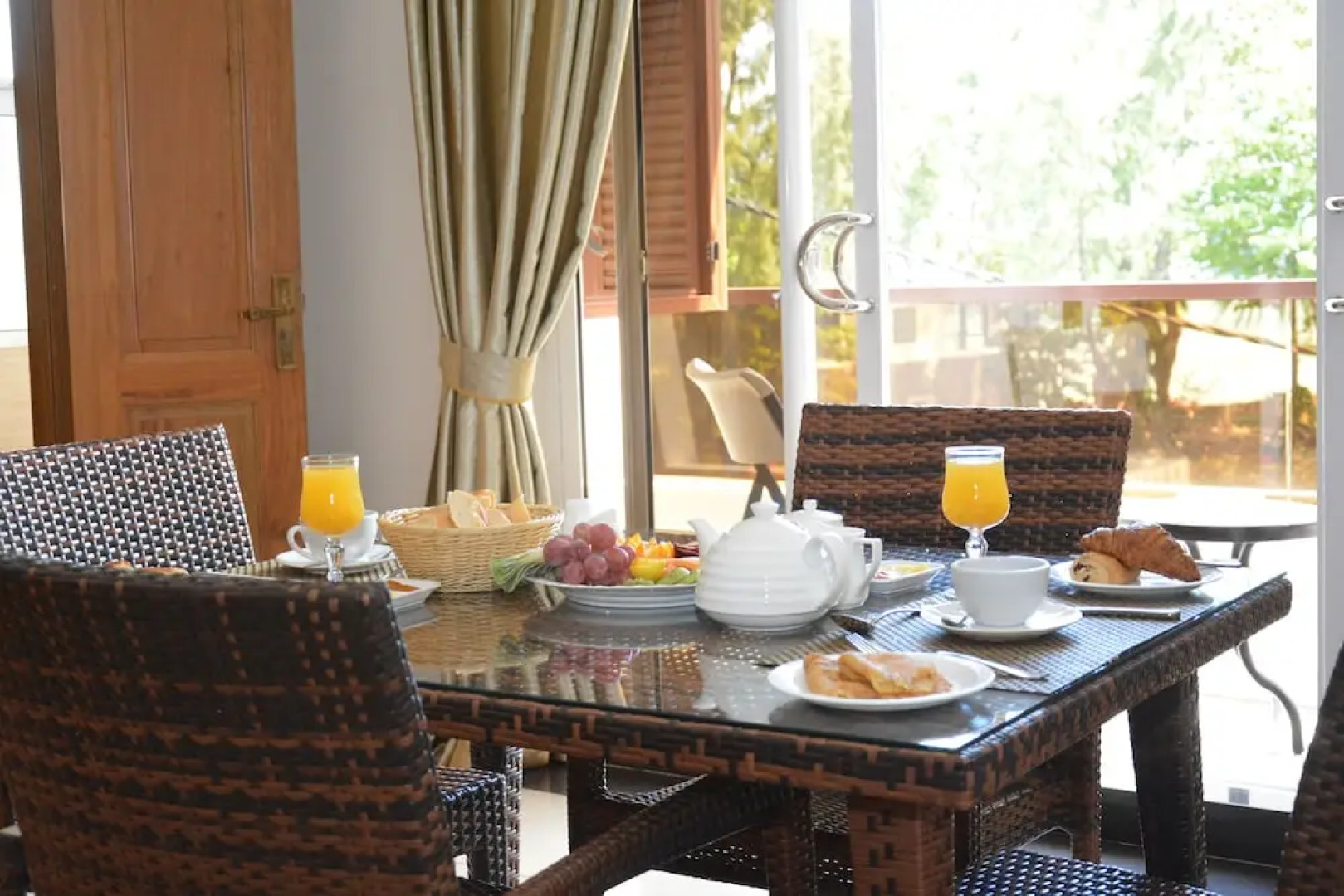 BurNas Beach & Apartments