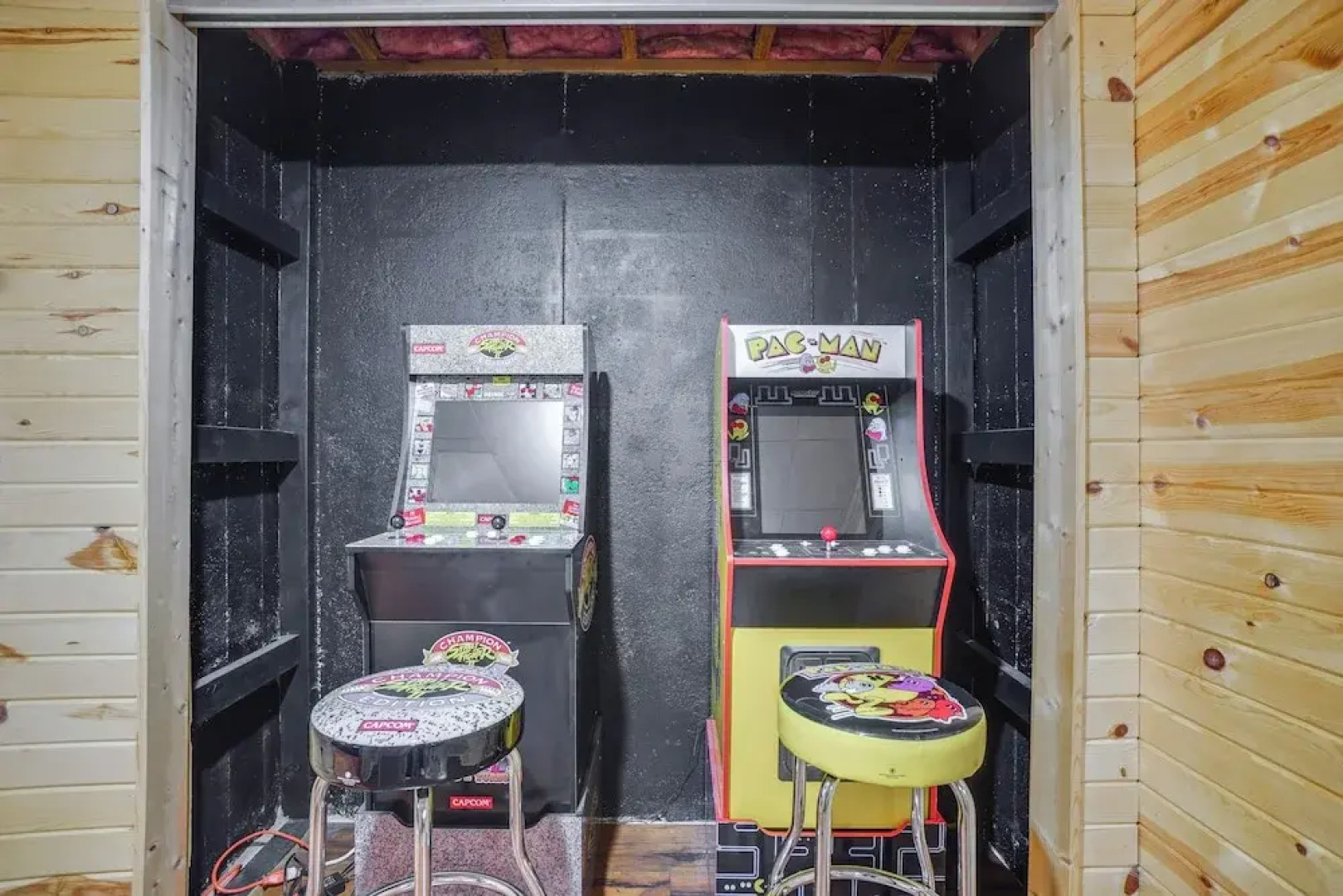 1/2 Mi to Lake Geneva: Home w/ Game Room