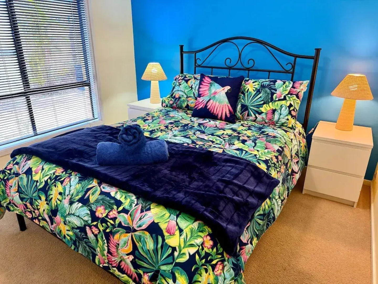 Lakeside Getaway - 4BR Jetty Wi-fi Waterfront