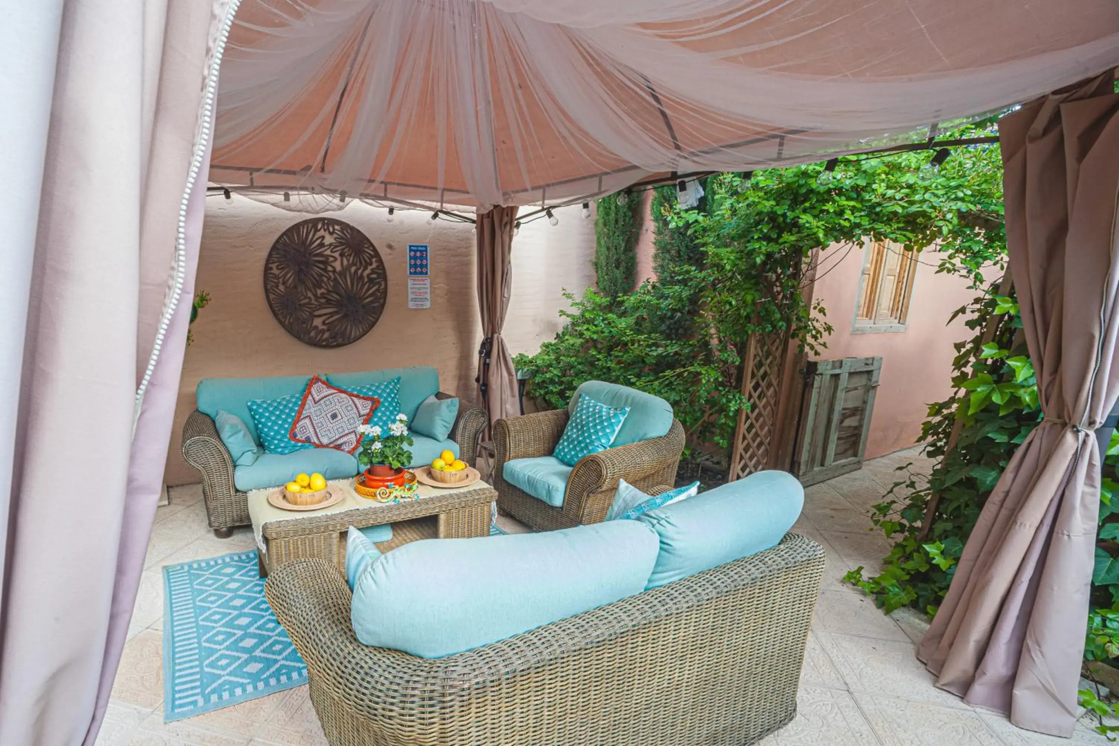 Self Catering Garden Apartment with a Private Garden and Shared Pool