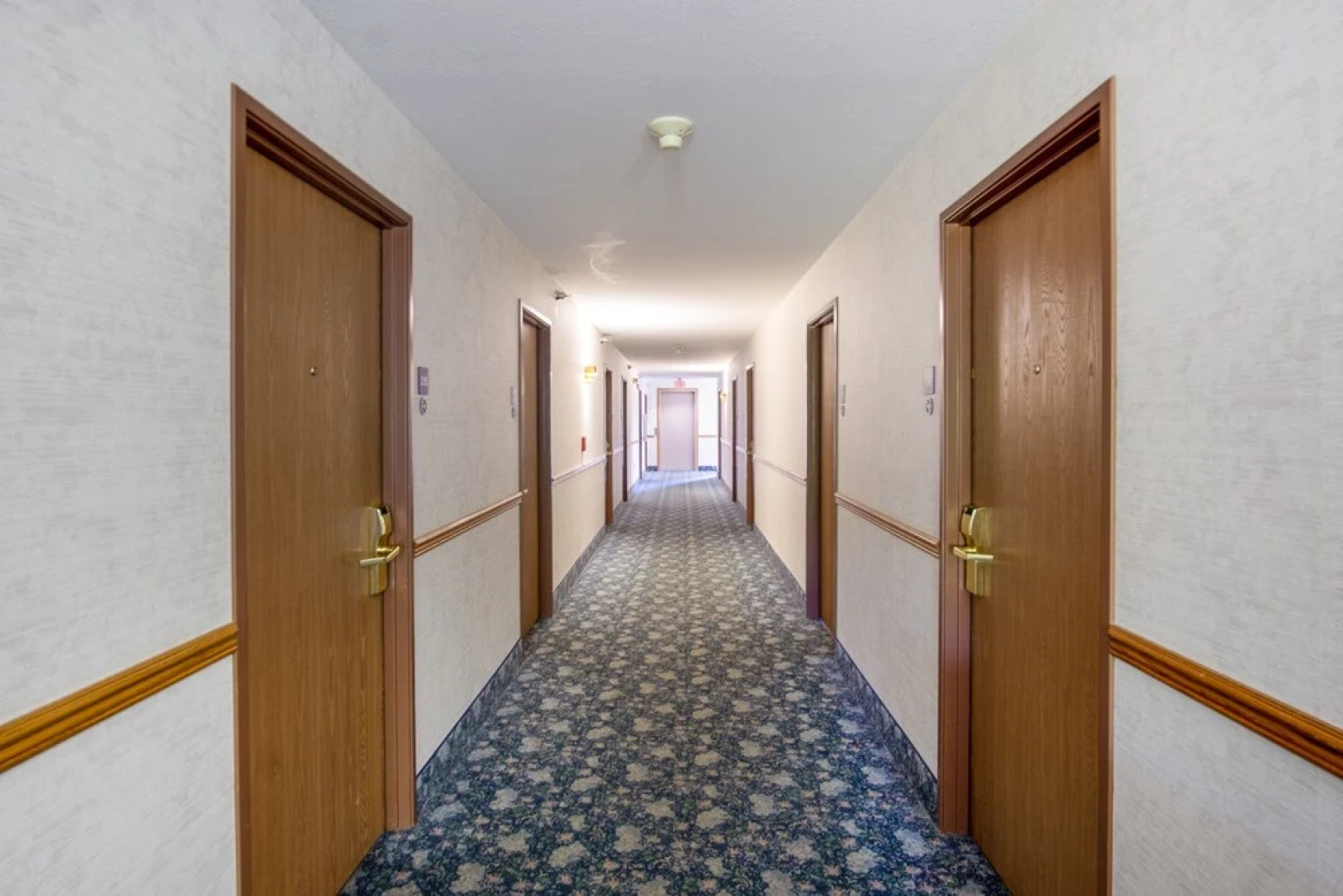 Econo Lodge Inn & Suites Lake Of The Ozarks