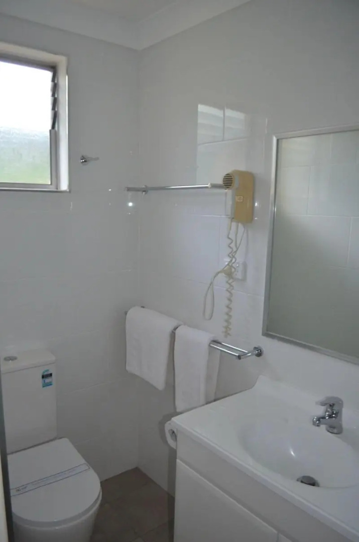 Ten Dollar Town Motel