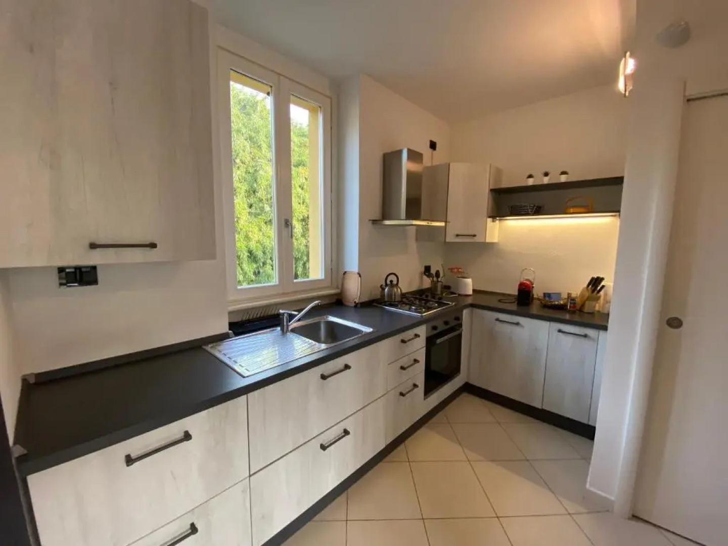 Casa Bellagio Beach: Pool, 100m Lake & near City