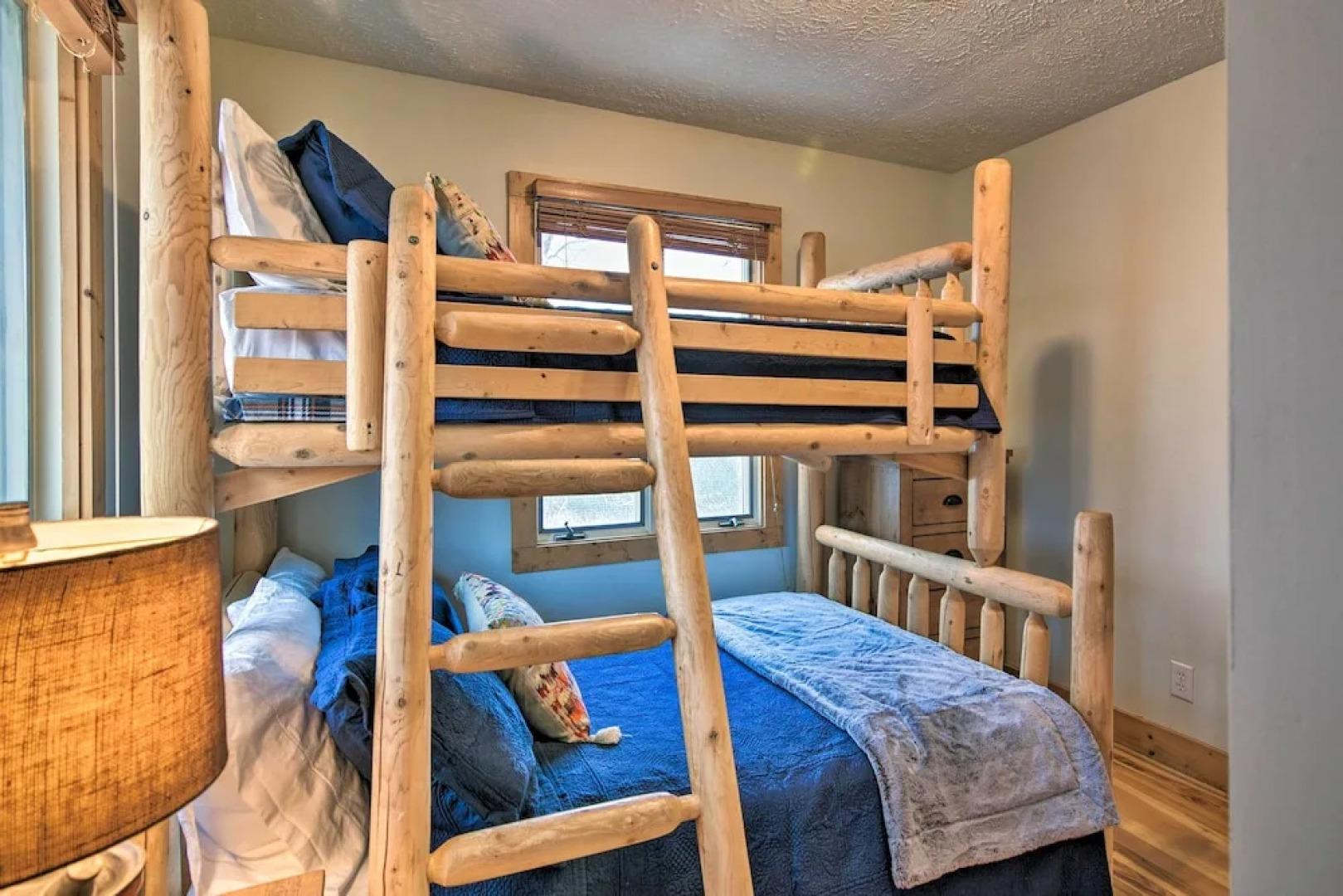 Cabin w/ Fireplace & Mountain Views: 5 Mi to Boone