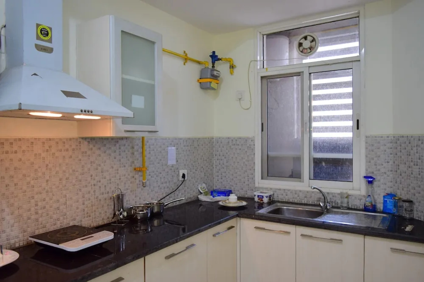 Vehomes Spacious Condo in Greater Noida