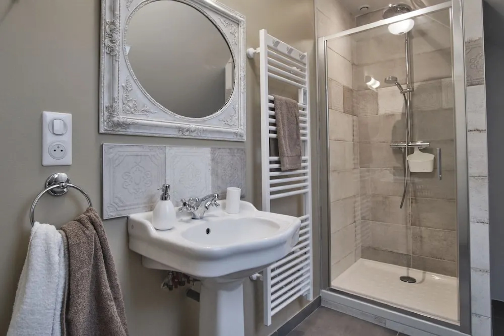 A L'ombre des Pommiers