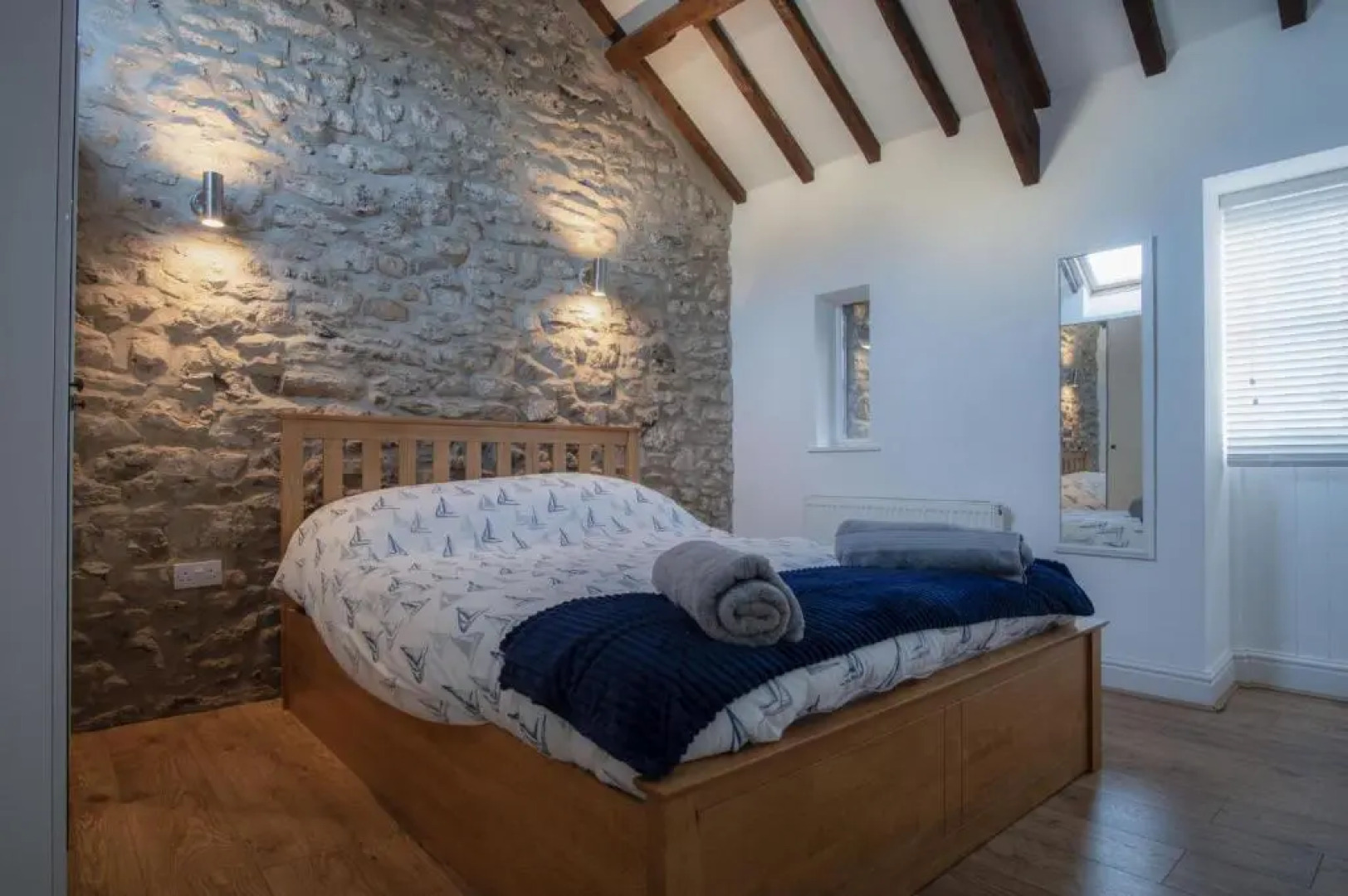 The Old Stables - 3 Bedroom Cottage - Angle