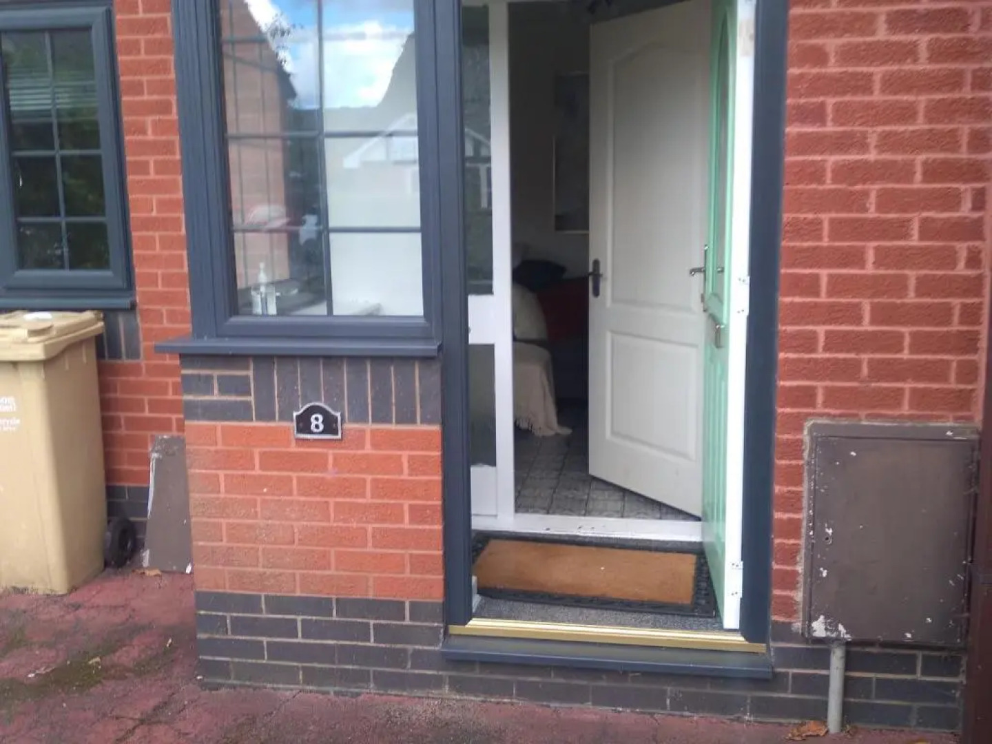 2 Bed House - Sleeps 4 - Pets - Garden - Parking