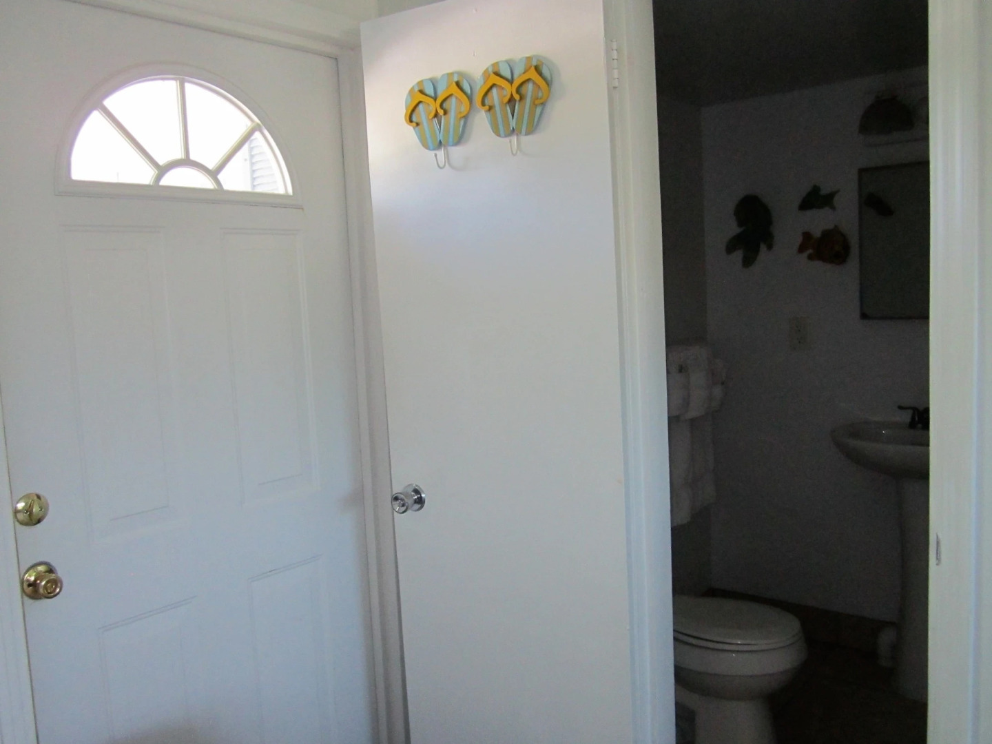 Tropical Winds Beachfront Motel and Cottages