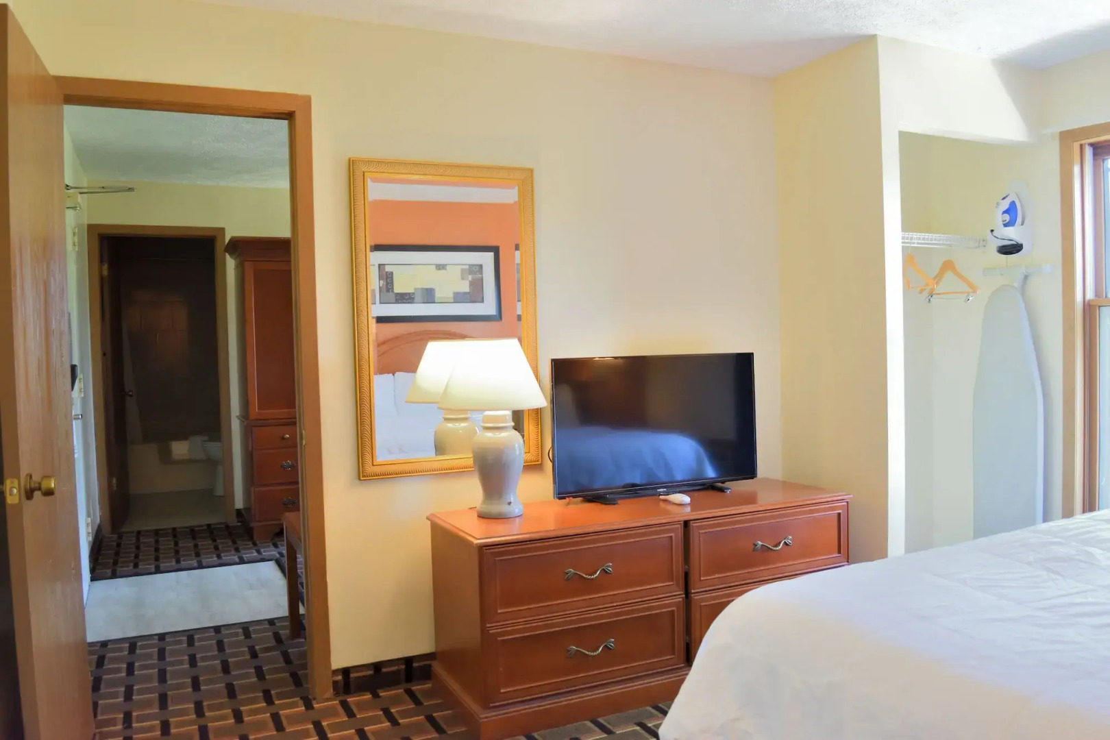 Great Lakes Inn and Suites