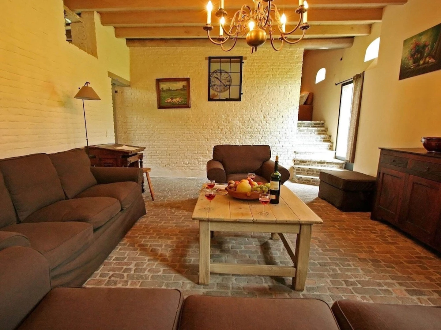 beautifull renovated farmhouse with traditional elements and a big garden