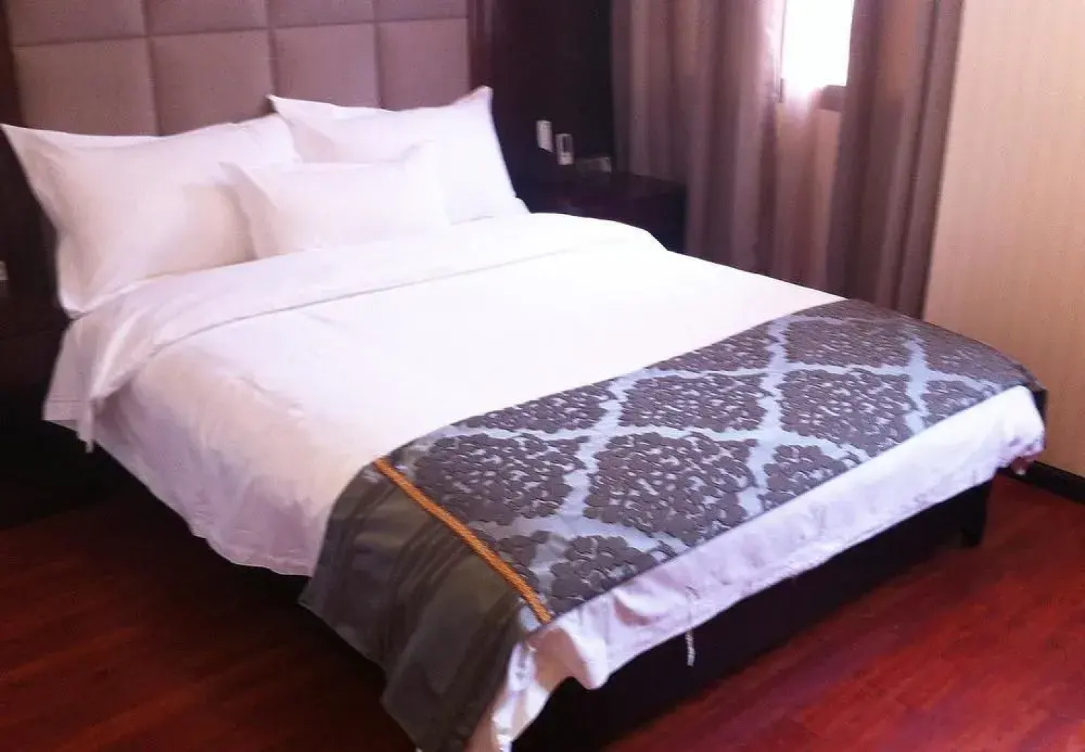 Helen The First Hotel- Mengzi