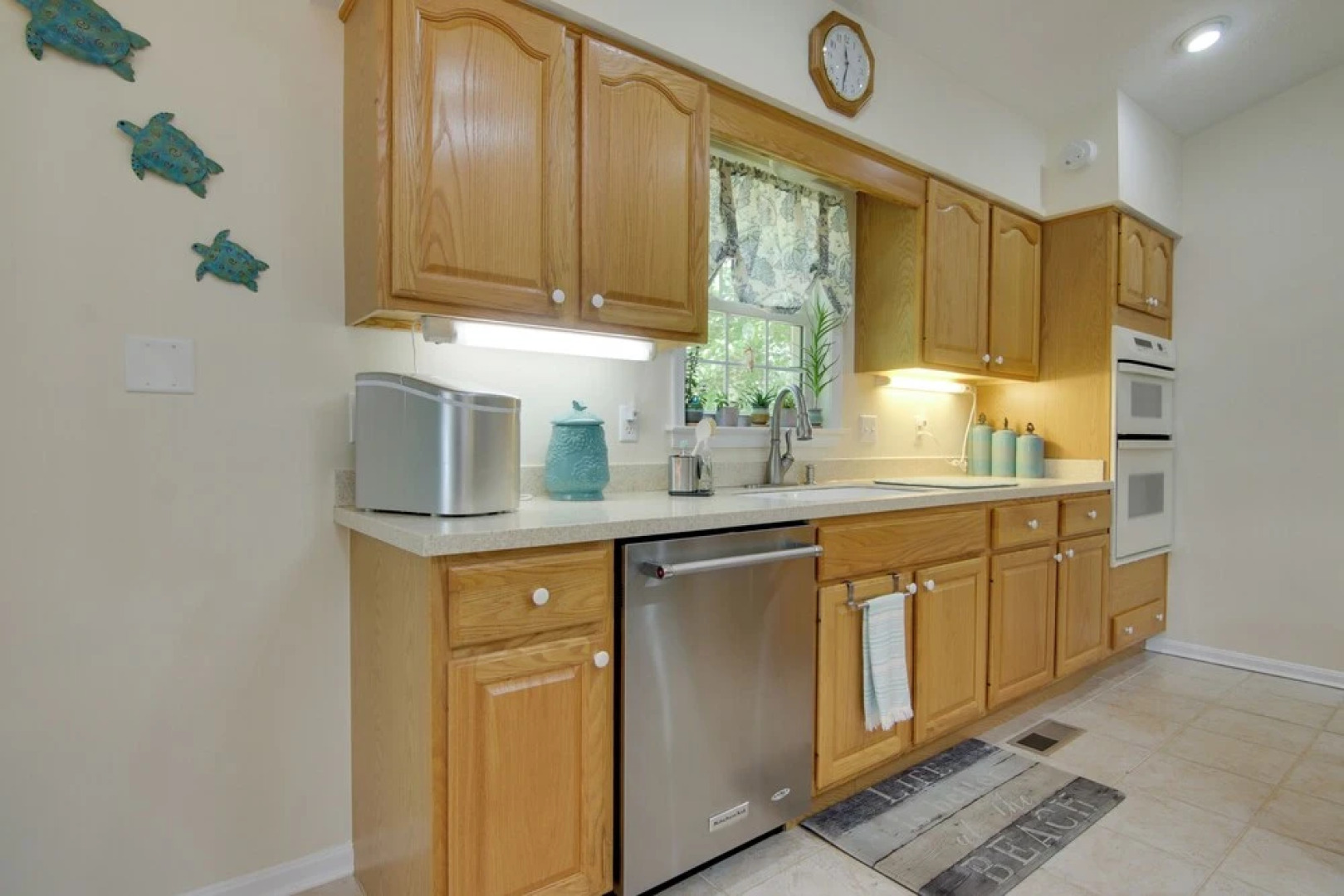 2 Mi to Golf: Retreat w/ Hot Tub in Ocean Pines