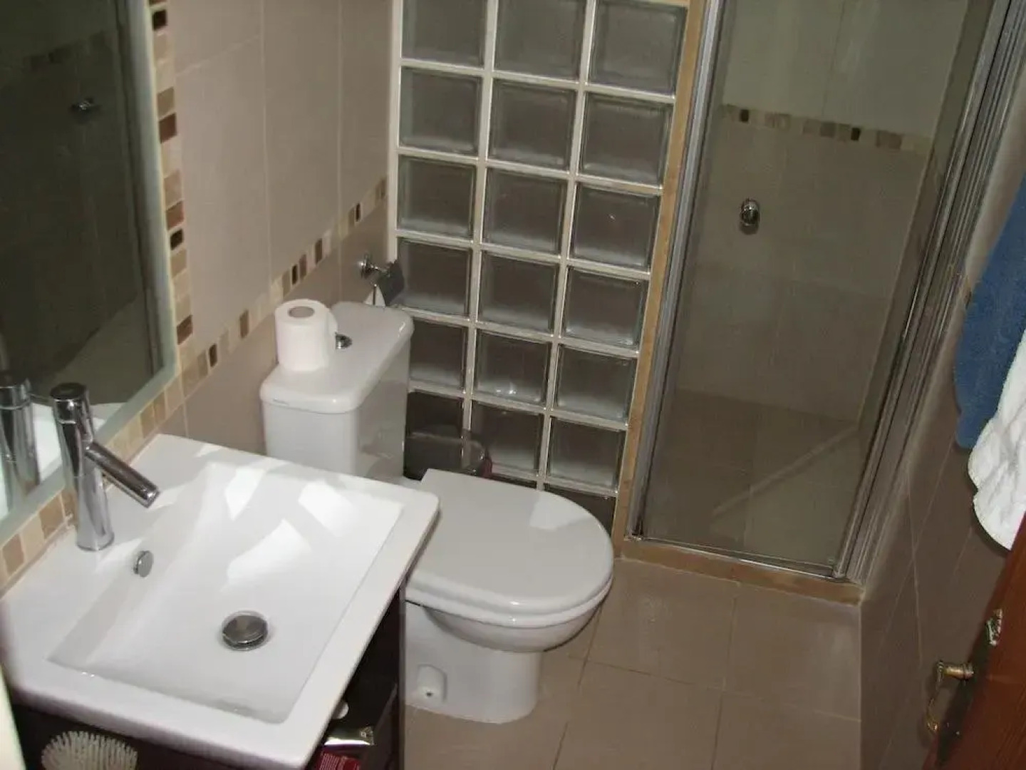 Hill View Restaurant & Apartments