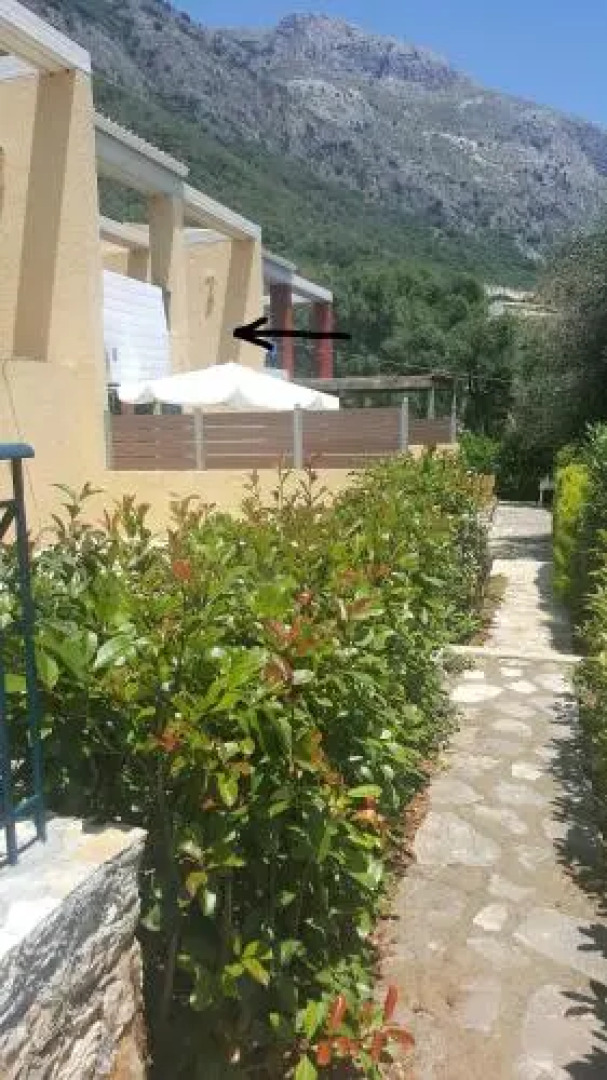 Bessie's Seaside Apartments