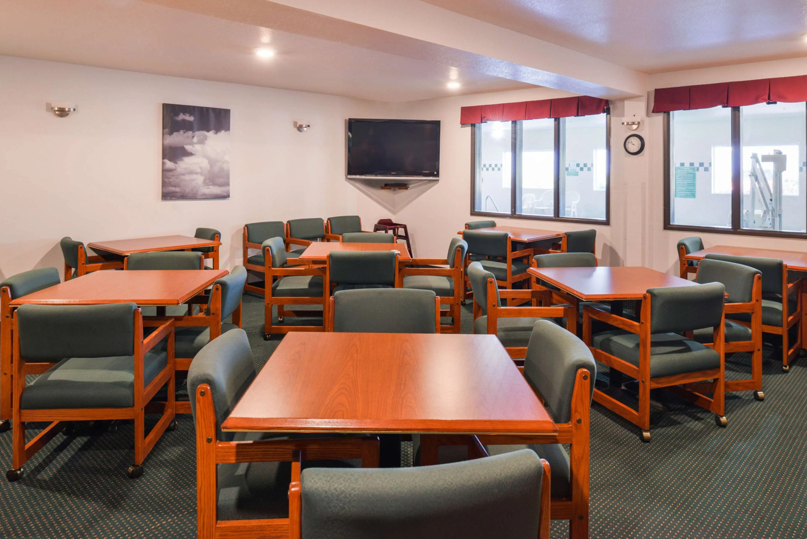 Travelodge Suites by Wyndham Newberg