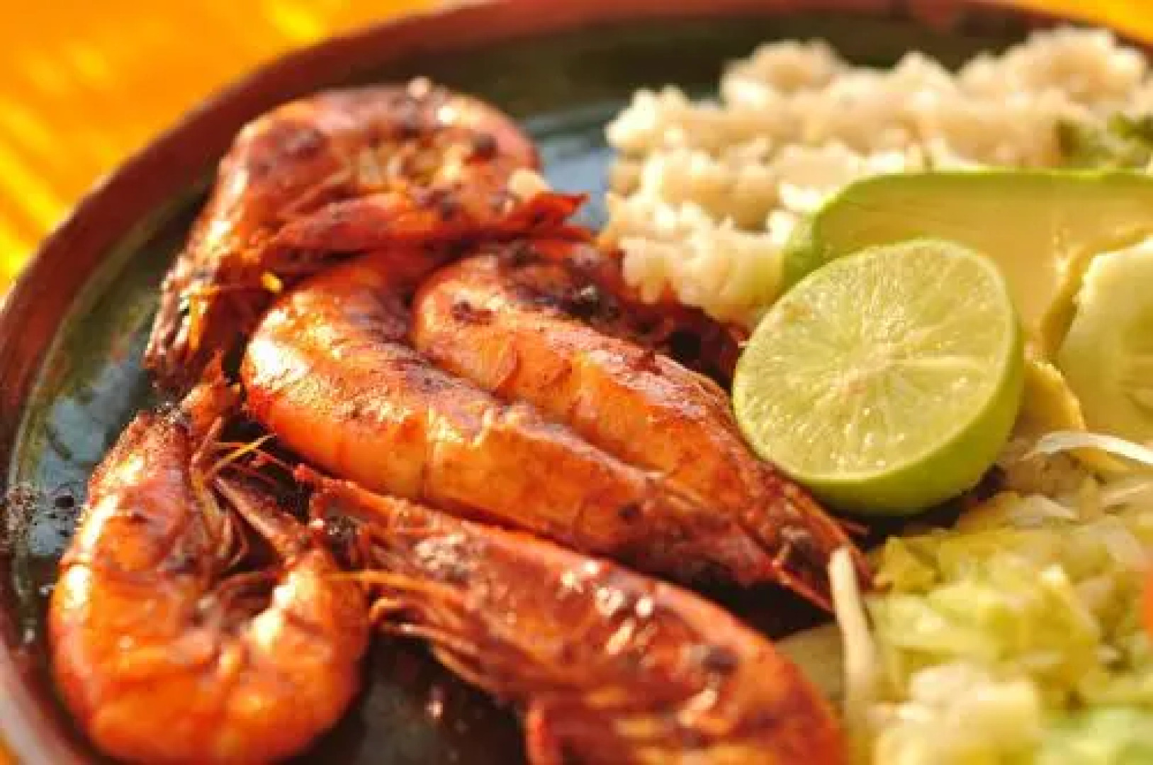 Apartamentos Condominio a Beira Mar