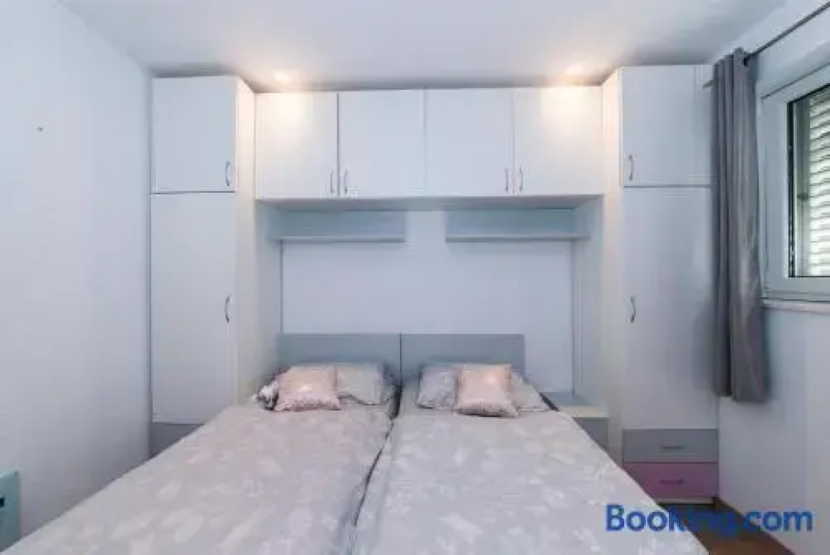 Family friendly apartment, great for children, huge yard and lots of toys