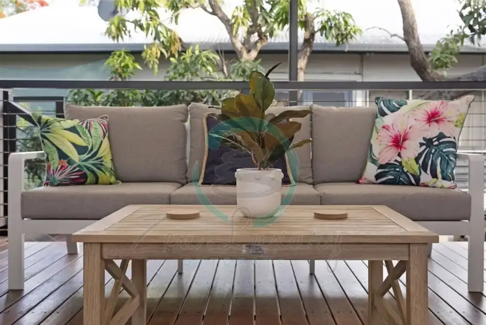 Urbanretreat Modern Outdoor Dining Backyard