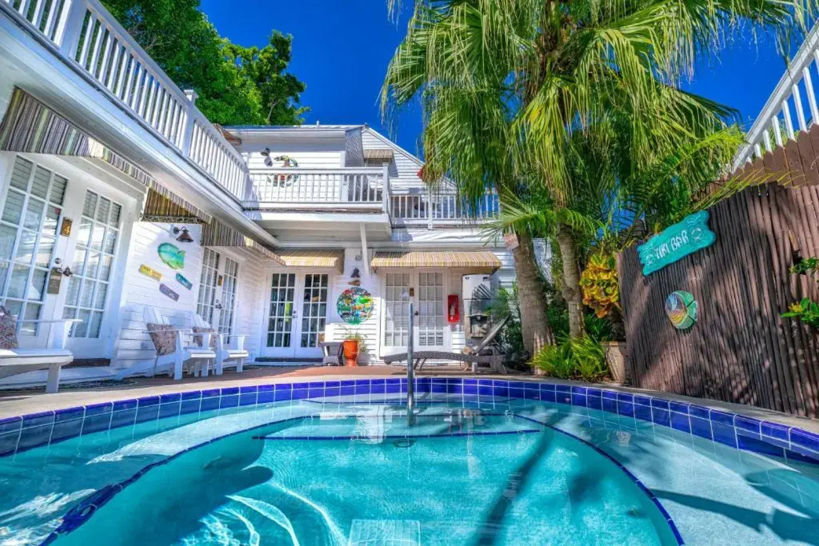 Seascape Tropical Inn - Adult Exclusive