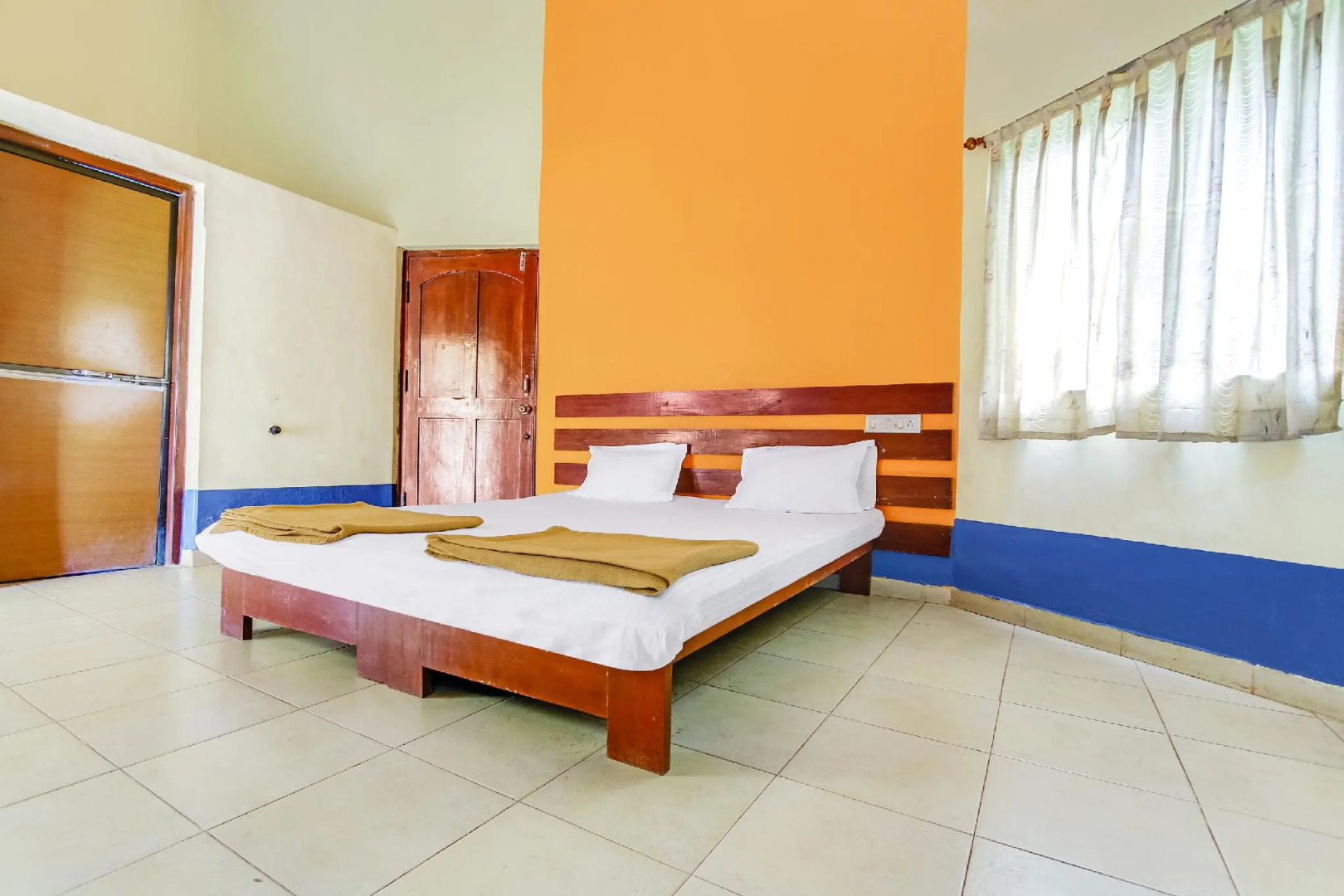 SPOT ON 49075 Hotel Sadanand