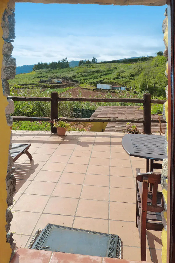 Apartment in Moya with terrace