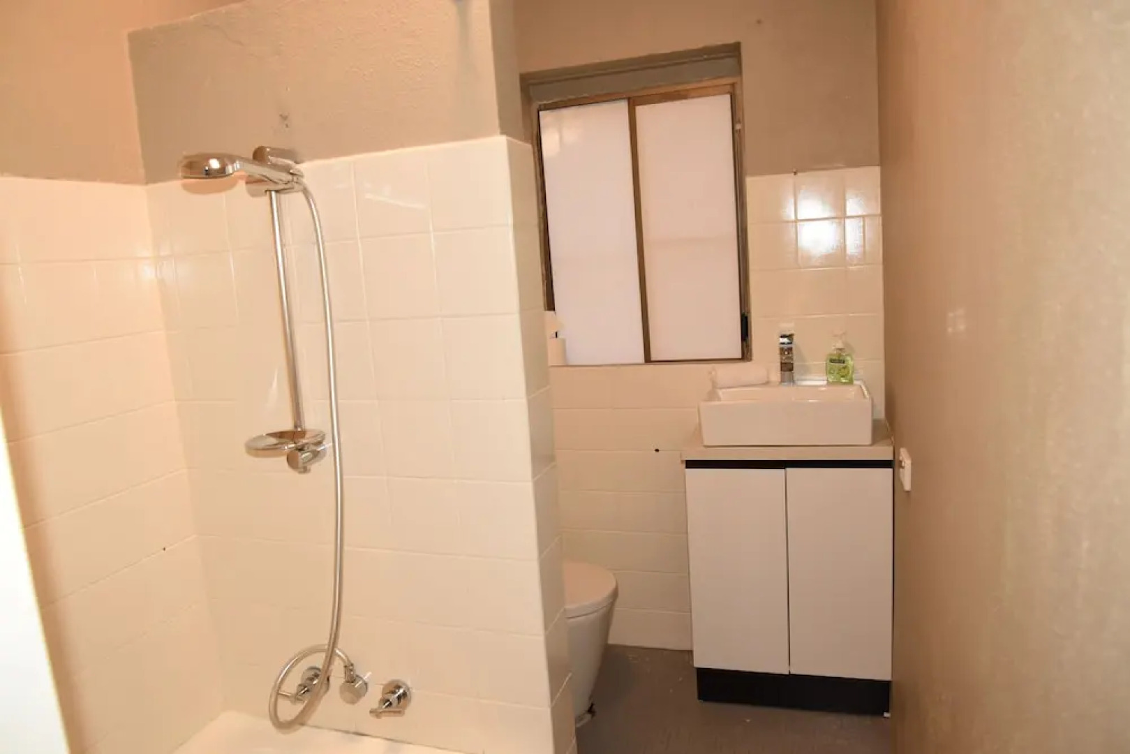 Warrawong holiday big home