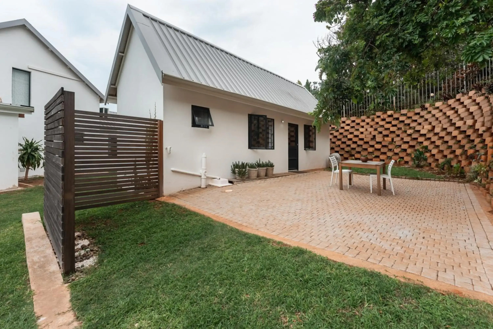 Dolphin Coast Doll House - quaint cottage close to the beach!