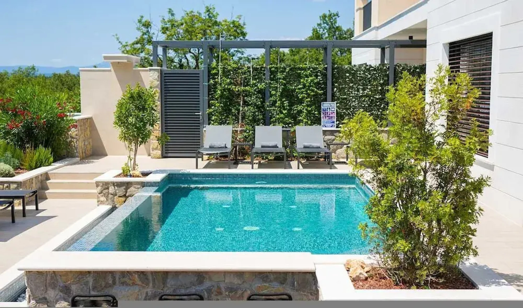 Villa Lord With Heated Pool Jacuzzi and Sauna