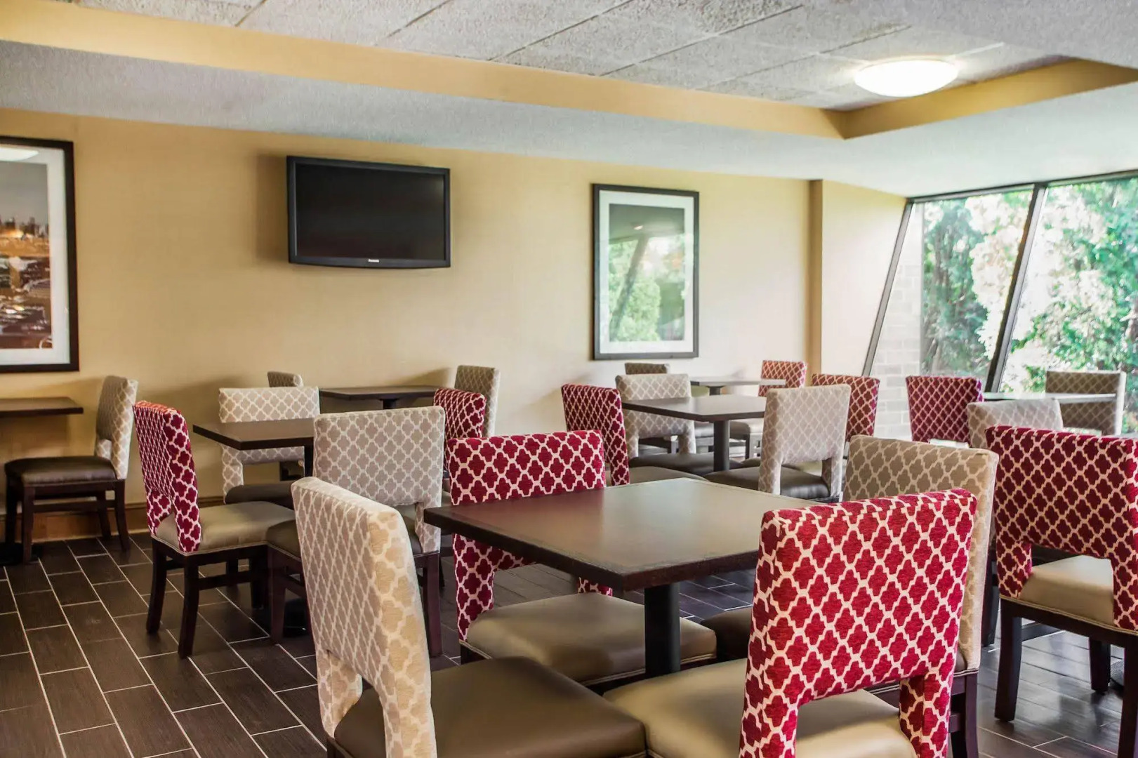 Suburban Studios Arlington Heights – Elk Grove