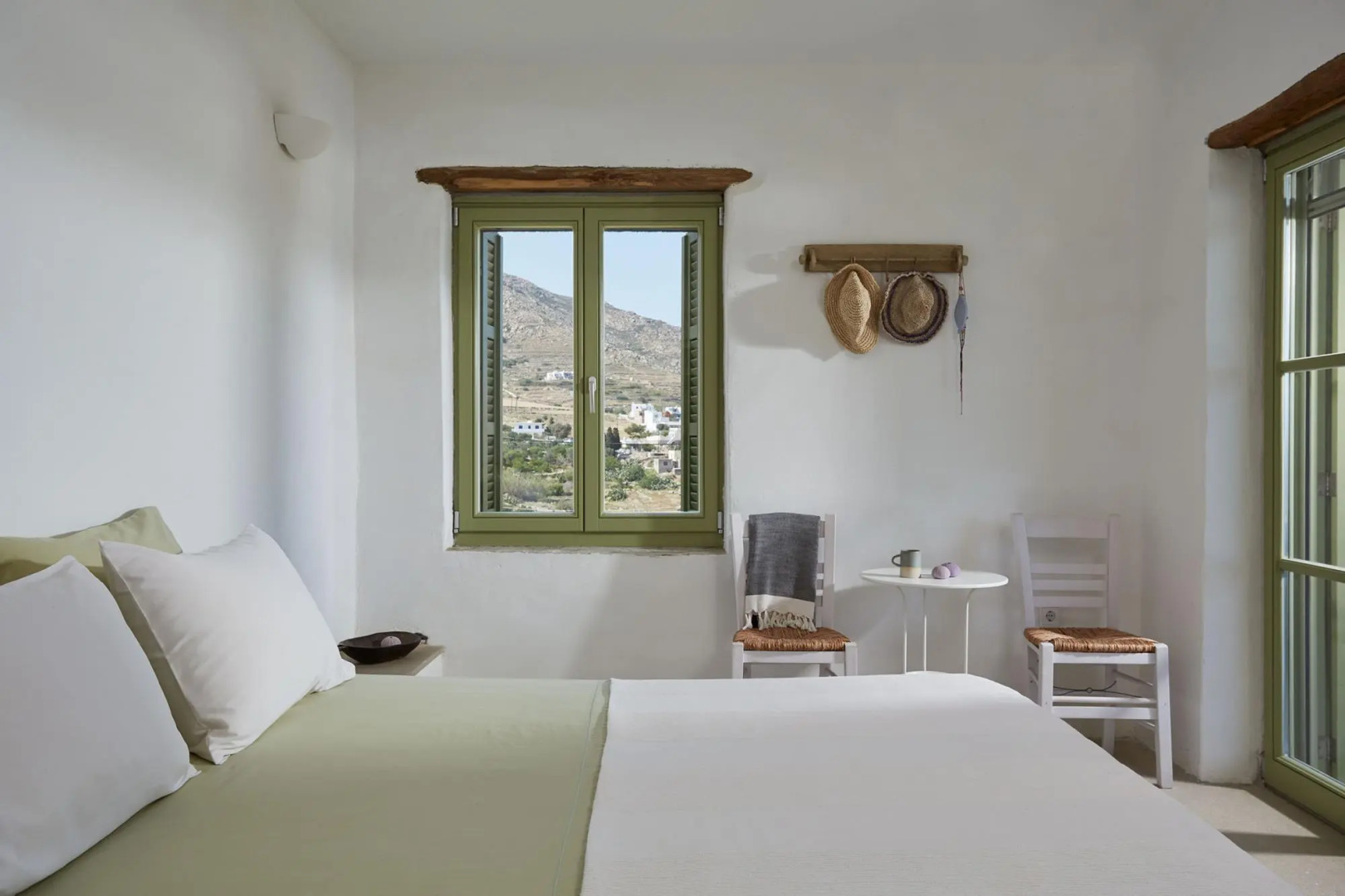 Spacious 6 bdrm Stone Villa with Pool