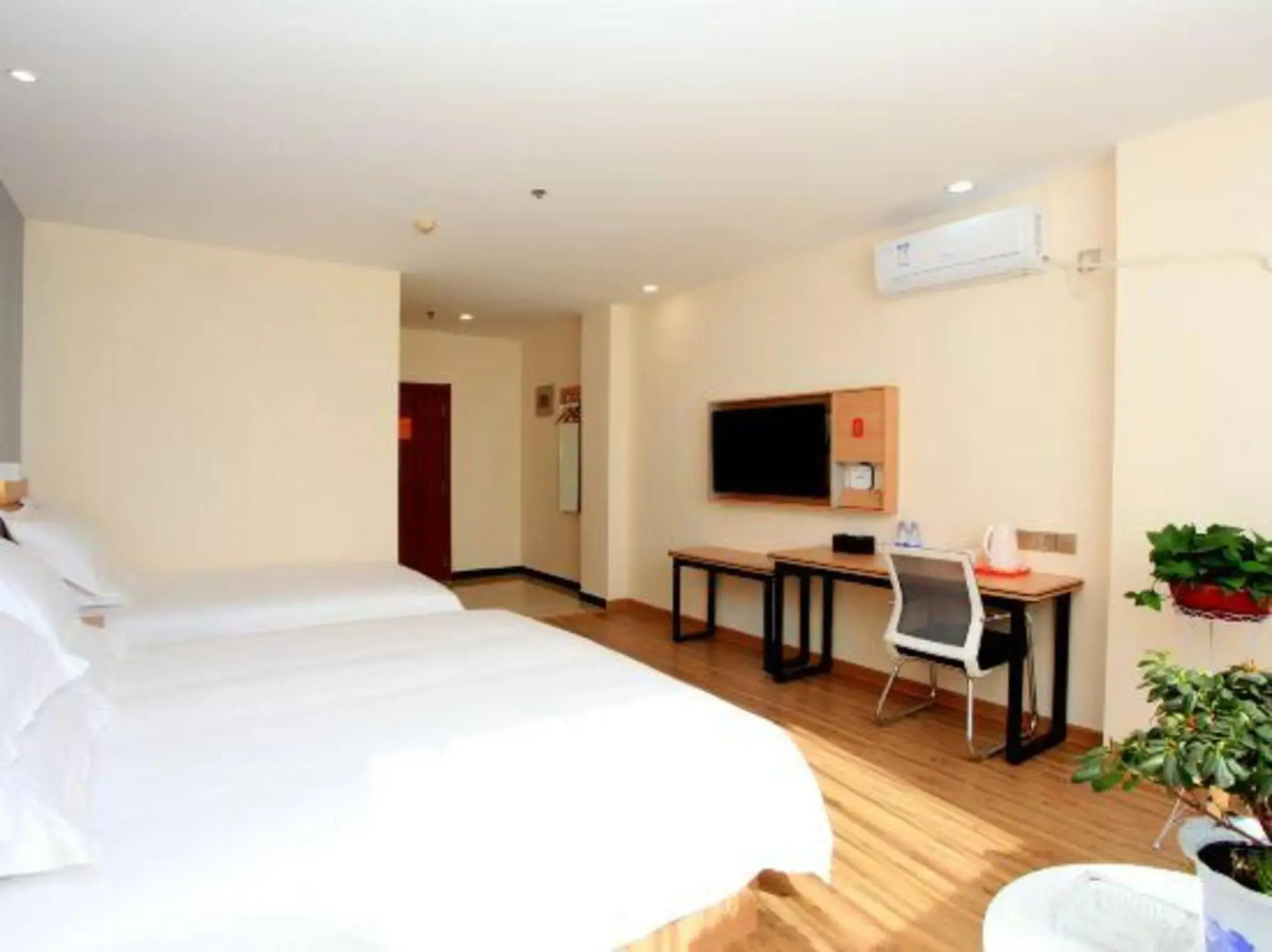 Boxing Huayi Chain Hotel (Bobai Shopping Plaza)