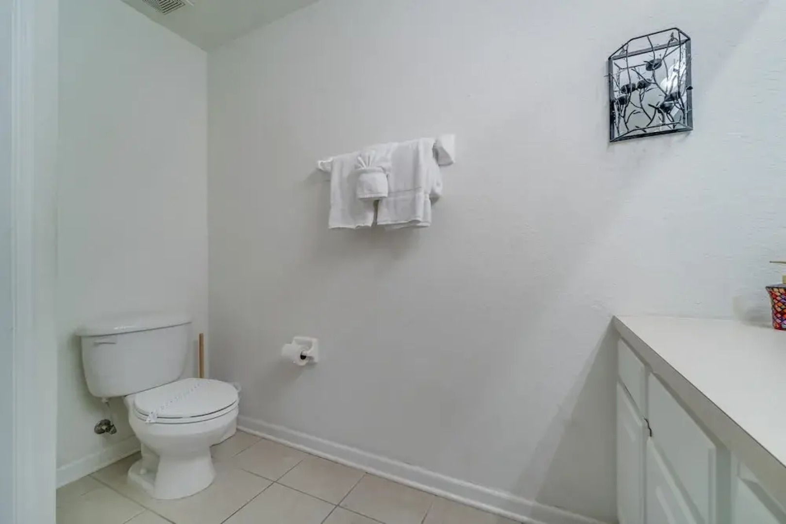 Neil's Windsor Hills Townhouse by RedAwning