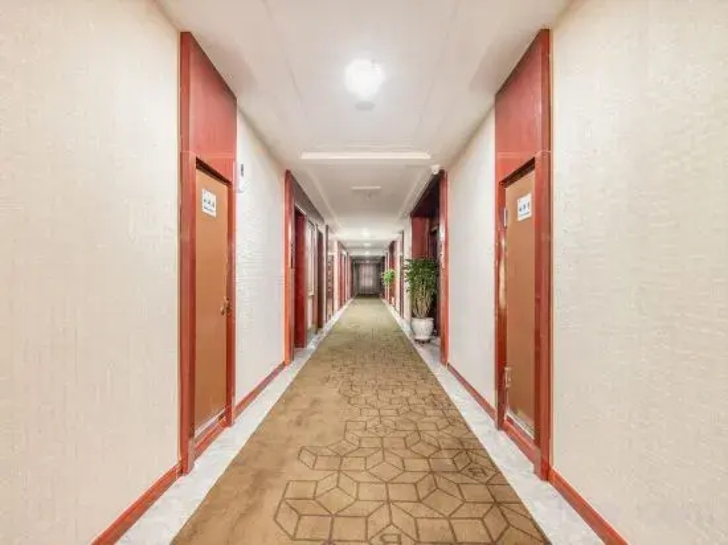 Yinlong International Hotel