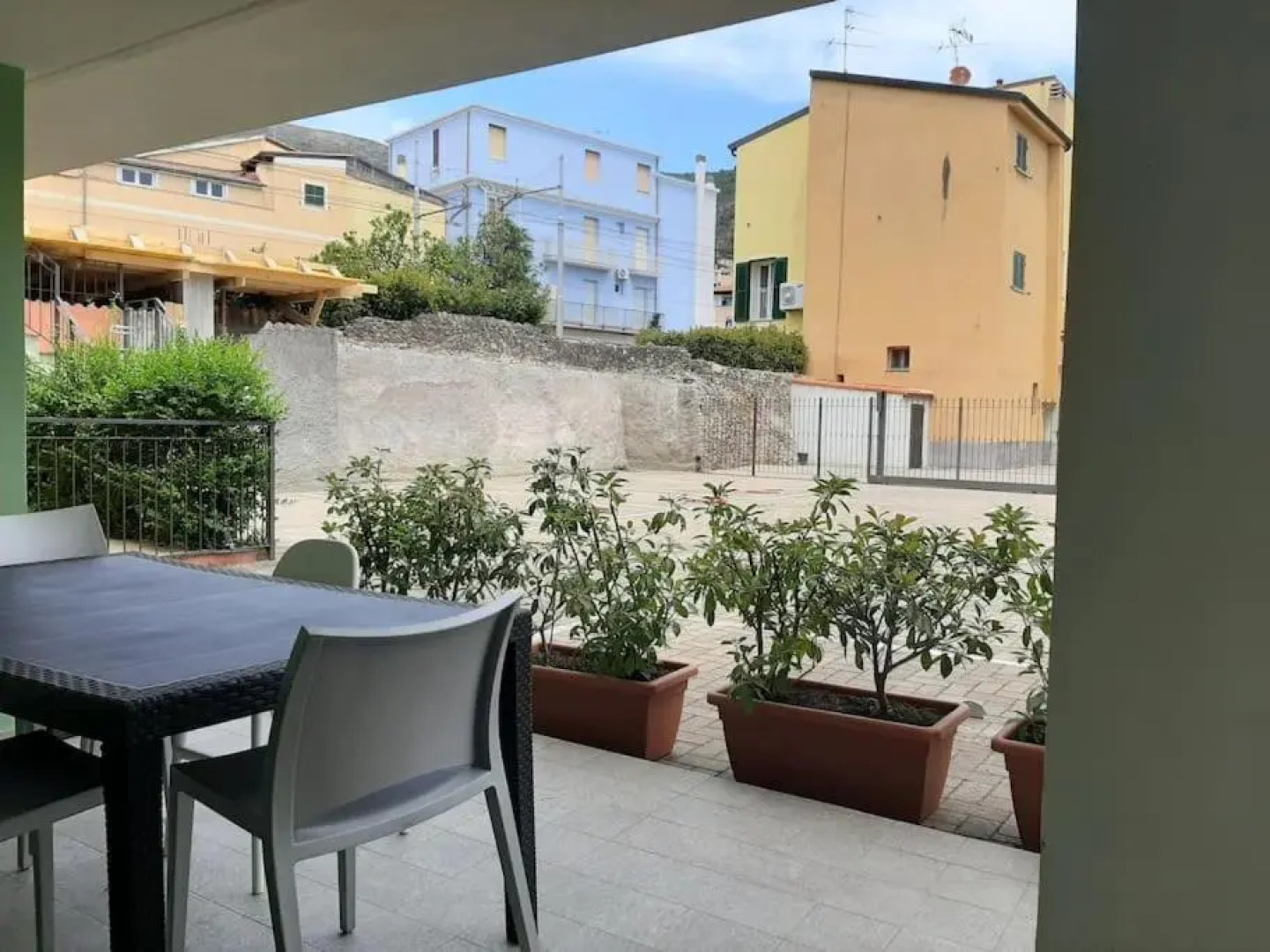 Ampio Bilocale Con Patio A 50 Metri Dal Mare!