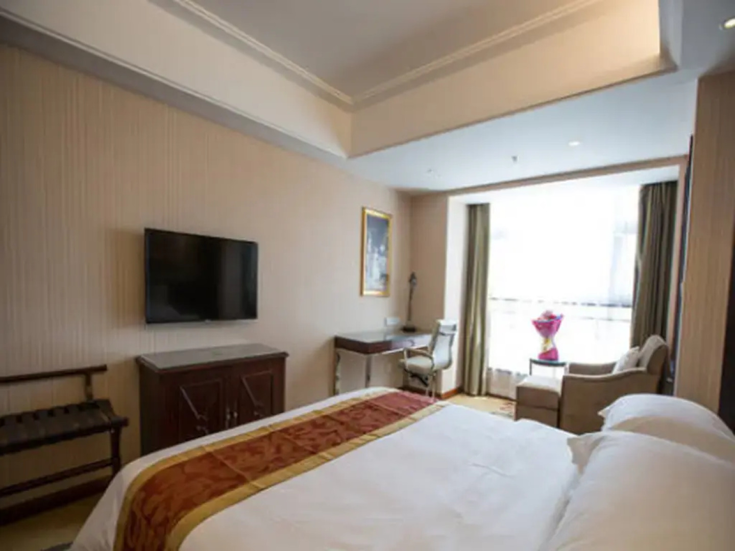 Vienna International Hotel (Zhumadian Huayuan Xuefu)