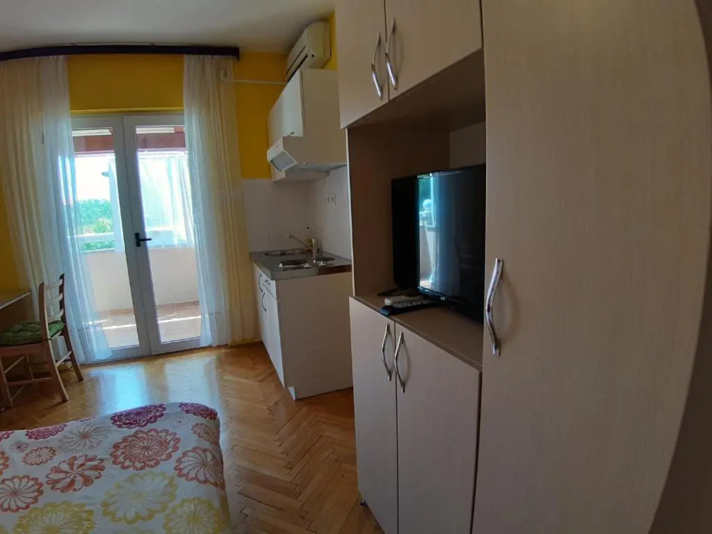 Apartments and Rooms Dobrila