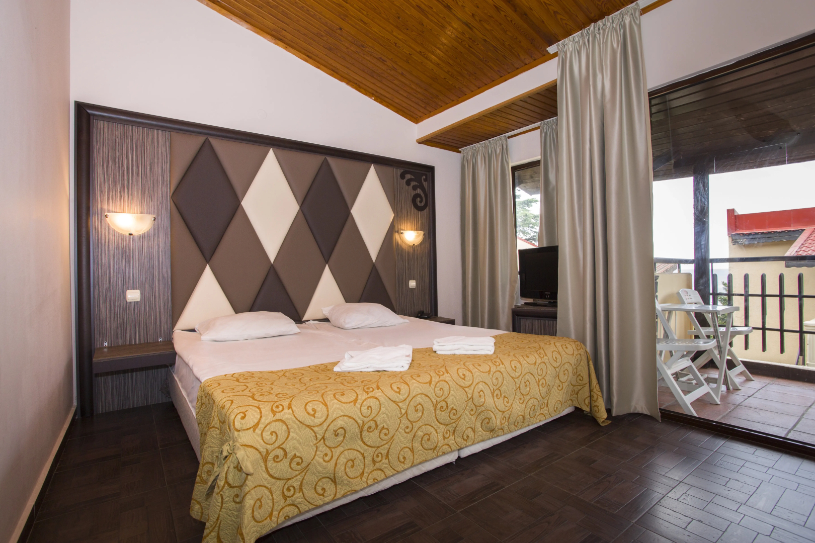 Elenite Holiday Village