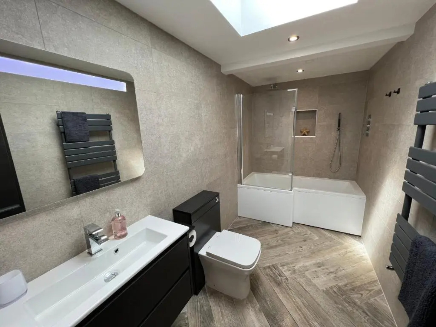 3 Bed House - Sleeps 5 - Pets - Garden - Parking