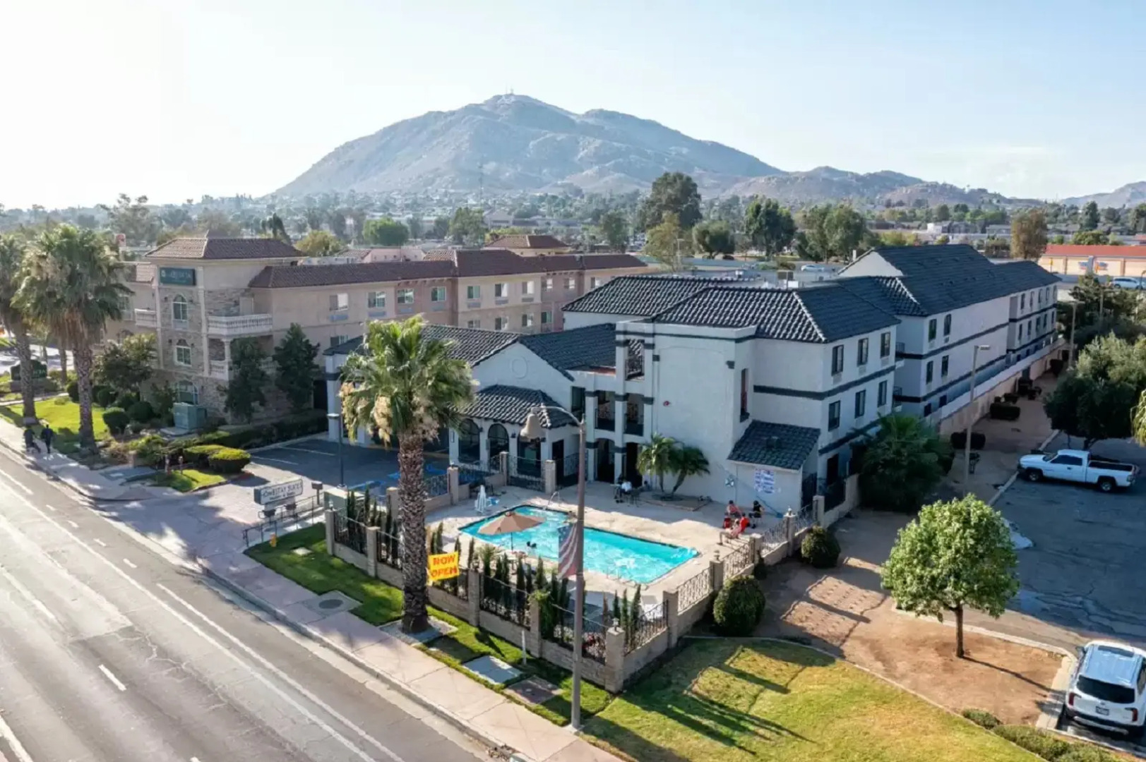 Homestay Suites - Studios & Spas